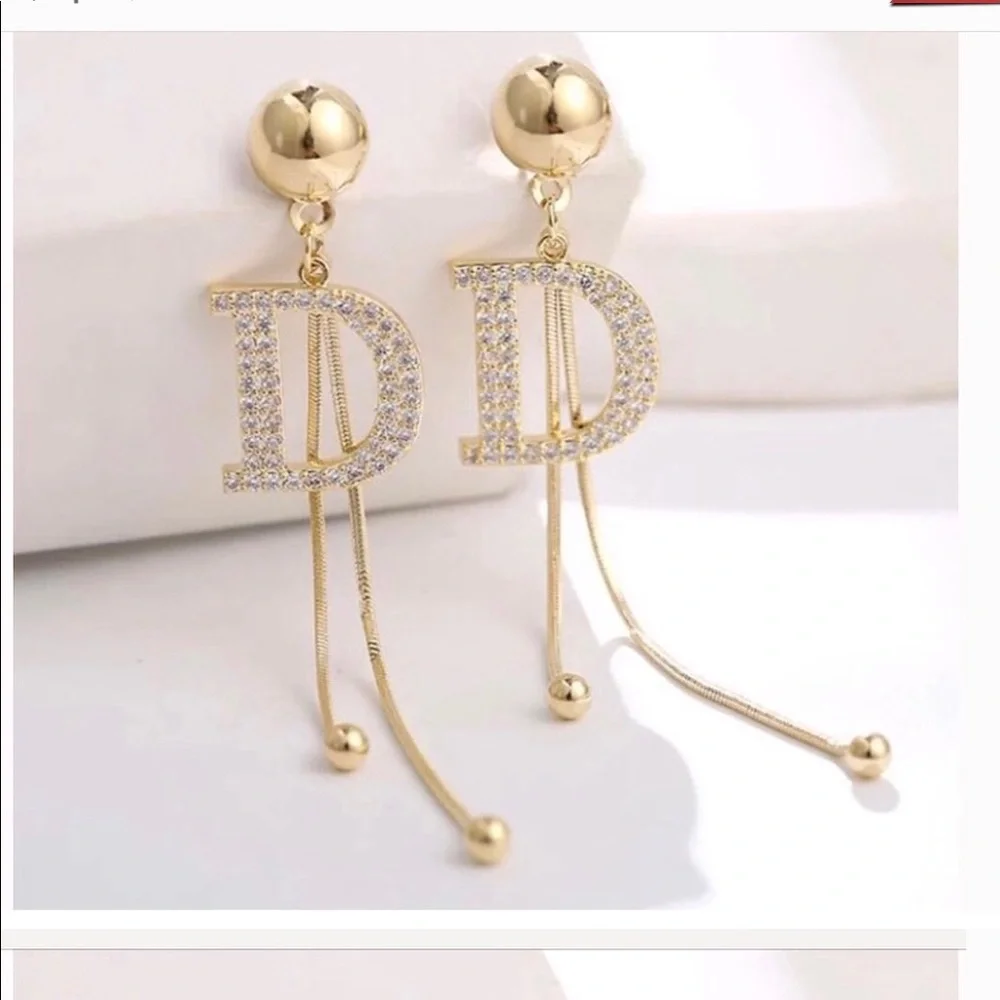 beautiful Dior earrings. So pretty! Made well beautiful Swarovski crysta… - Picture 2 of 3